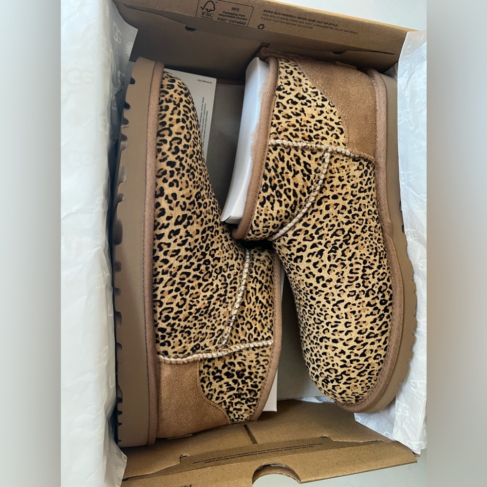 Micro mini UGG,  Women’s 10
